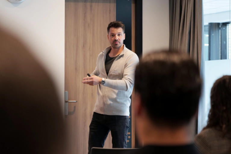 Mark Bender presenteert AI telefoonassistent Bonnie